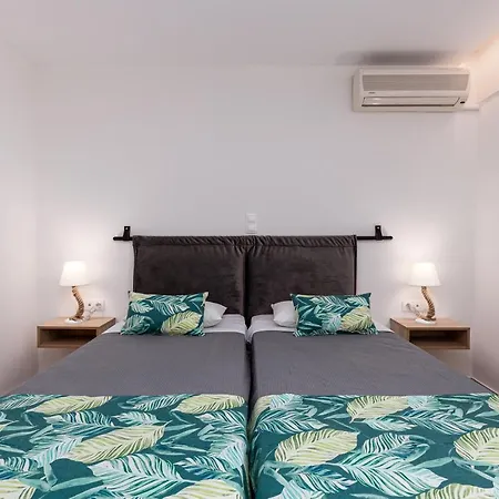 Sirocco 4*