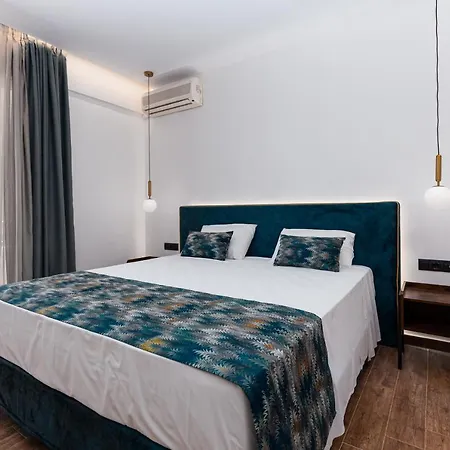 Sirocco Aparthotel 2*