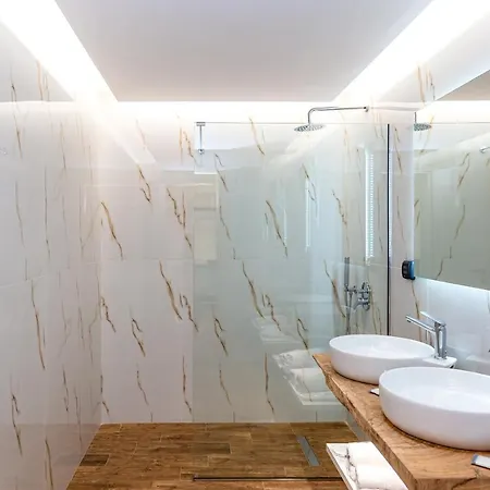 Sirocco Lägenhetshotell Kávos