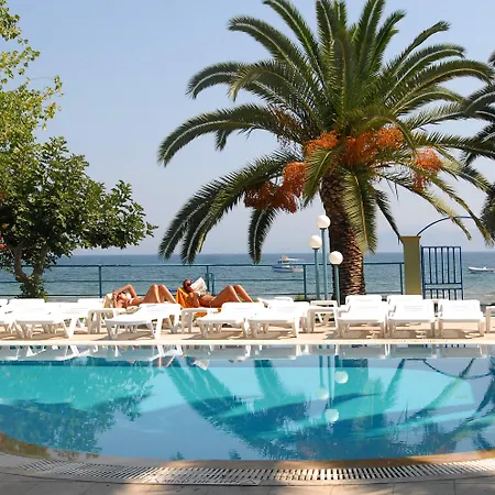 Ξενοδοχείο με διαμερίσματα Sirocco 4*