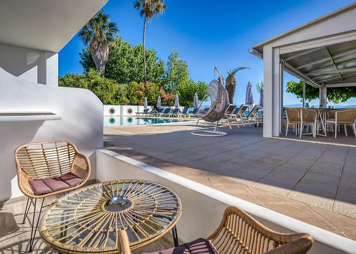 Sirocco Aparthotel 4*